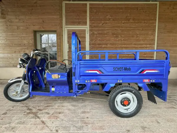 Triporteur bleu avec un grand caisson de Schot Mob