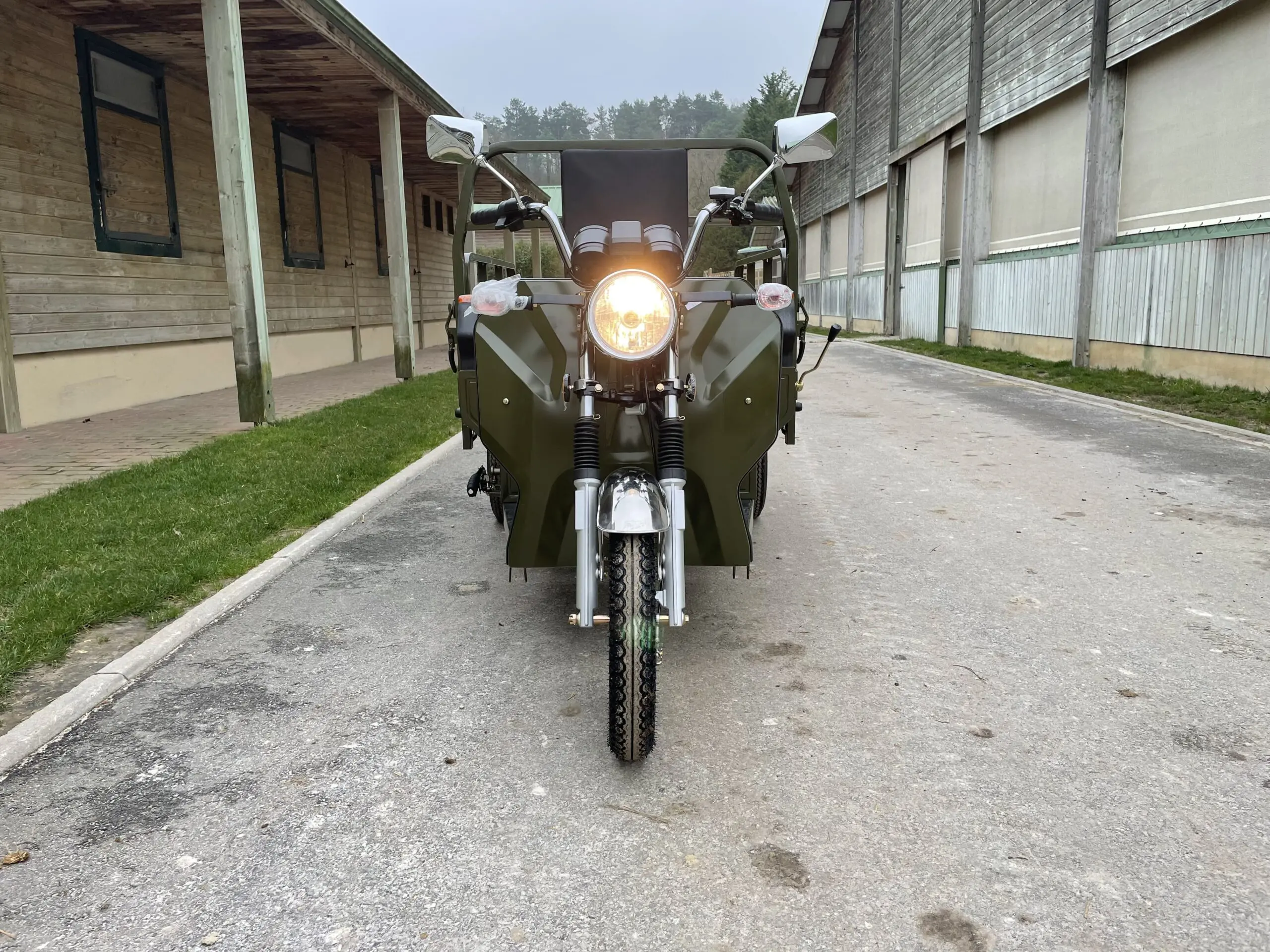 triporteur-vert-face-phare-schotmob500